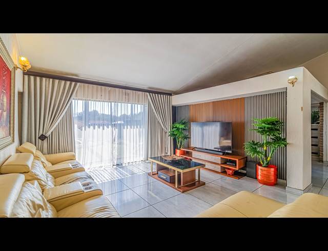 6 BEDROOM HOUSE FOR SALE IN ROBIN HILLS